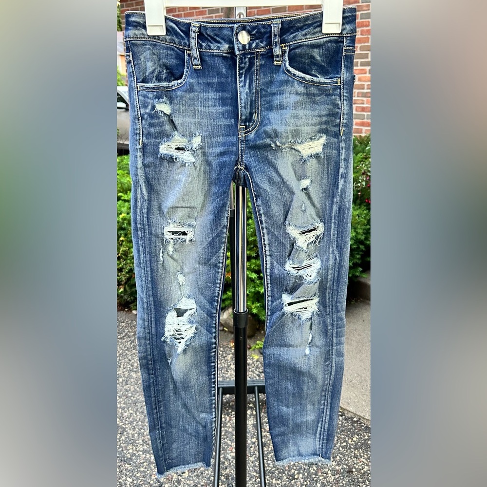 American eagle outfitters super stretch ripped jeans. Size 6.